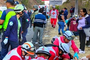 Ασύλληπτο τροχαίο στο Μεξικό με τουλάχιστον 14 νεκρούς και 31 τραυματίες